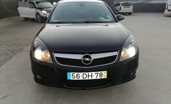 €5.500 Opel Vectra 1.9 CDTI GTS (300 200 Km) 3500 € • 20