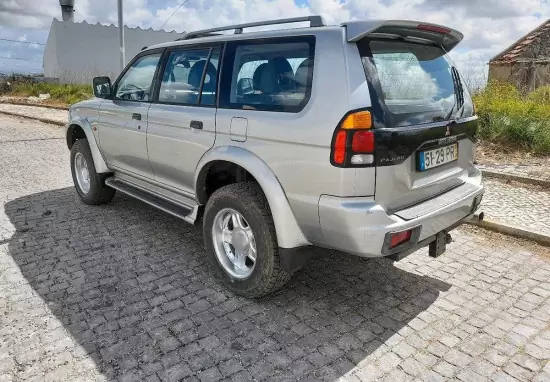 €2.000 Mitsubishi Pajero sport wagon (300 000 km) 2000 €